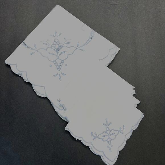 Vintage Embroidered Table Cover Square 30x30 and Matching Napkins Square 10x10 - Picture 1 of 13